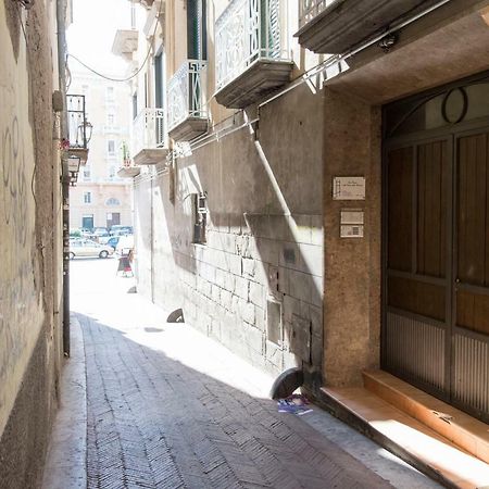 Casa Vacanza "Al Vicolo Delle Colonne" Σαλέρνο Εξωτερικό φωτογραφία