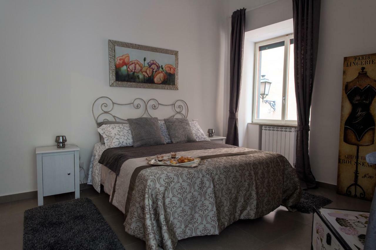 Casa Vacanza "Al Vicolo Delle Colonne" Σαλέρνο Εξωτερικό φωτογραφία
