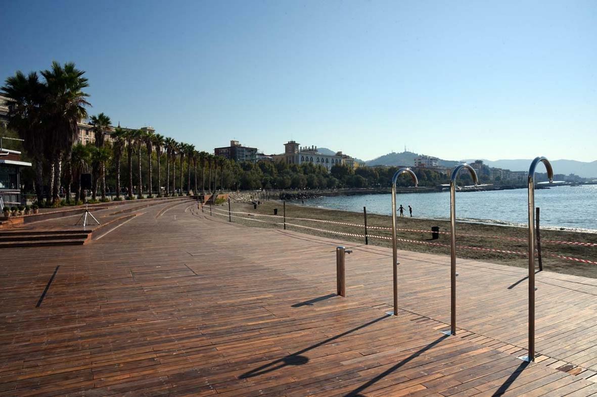 Casa Vacanza "Al Vicolo Delle Colonne" Σαλέρνο Εξωτερικό φωτογραφία