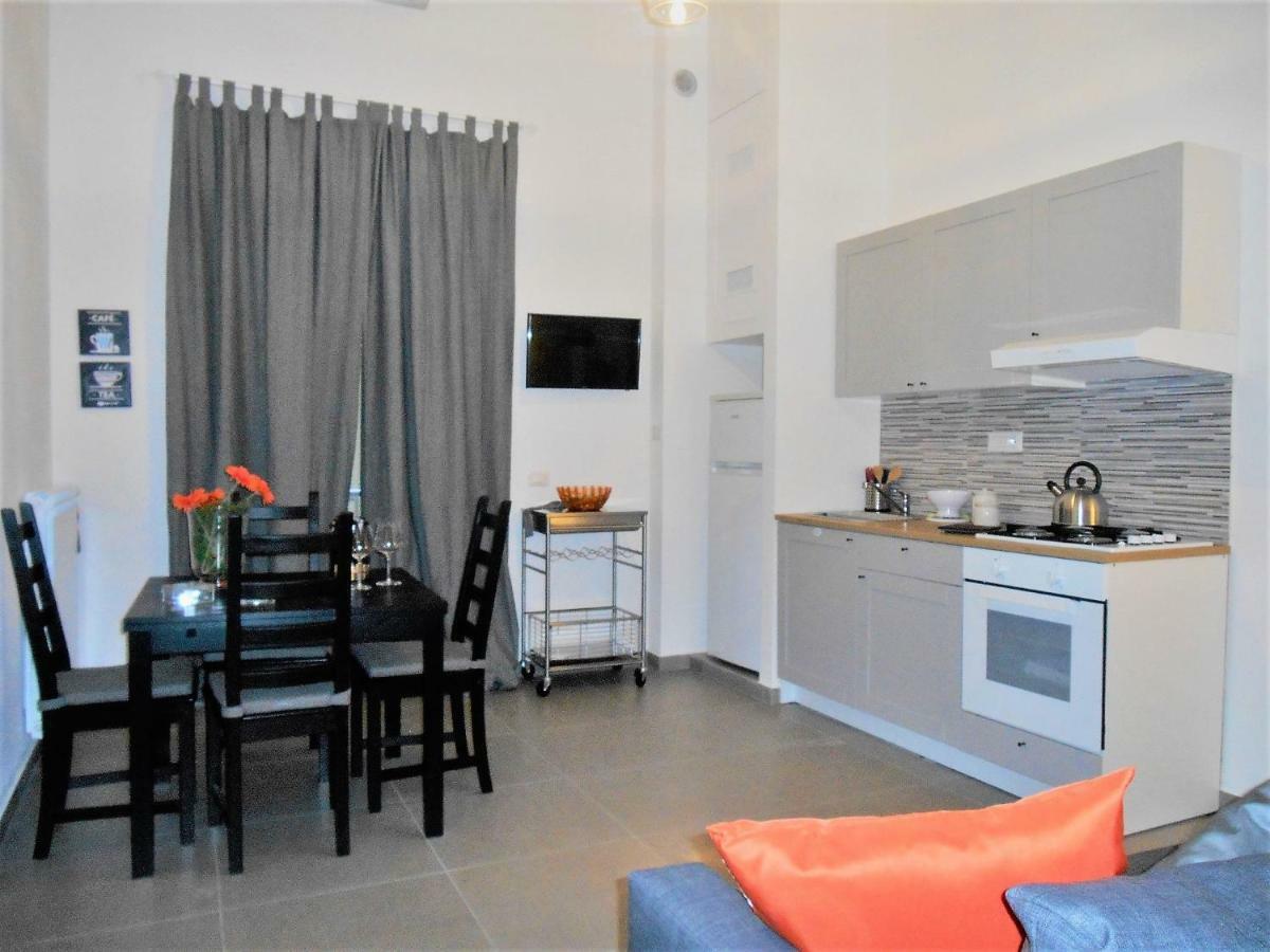 Casa Vacanza "Al Vicolo Delle Colonne" Σαλέρνο Εξωτερικό φωτογραφία