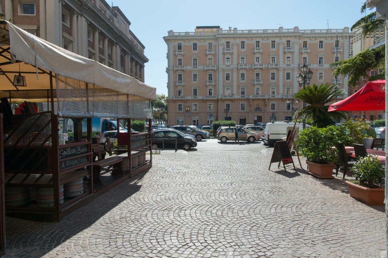 Casa Vacanza "Al Vicolo Delle Colonne" Σαλέρνο Εξωτερικό φωτογραφία