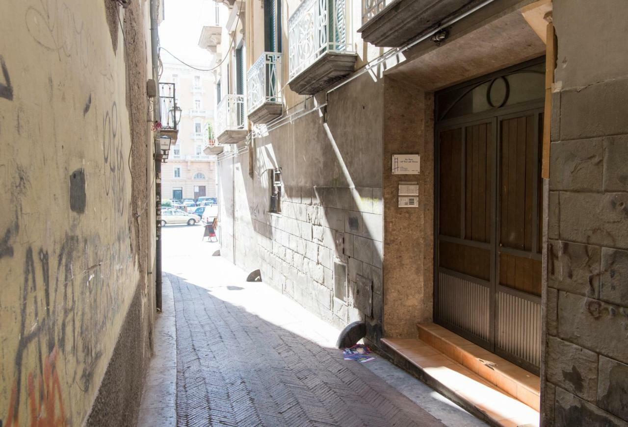 Casa Vacanza "Al Vicolo Delle Colonne" Σαλέρνο Εξωτερικό φωτογραφία