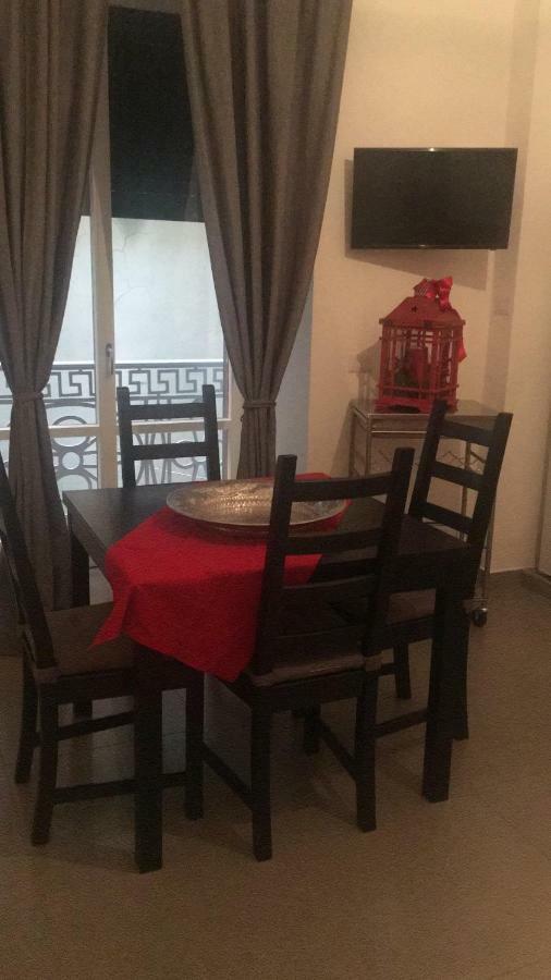 Casa Vacanza "Al Vicolo Delle Colonne" Σαλέρνο Εξωτερικό φωτογραφία