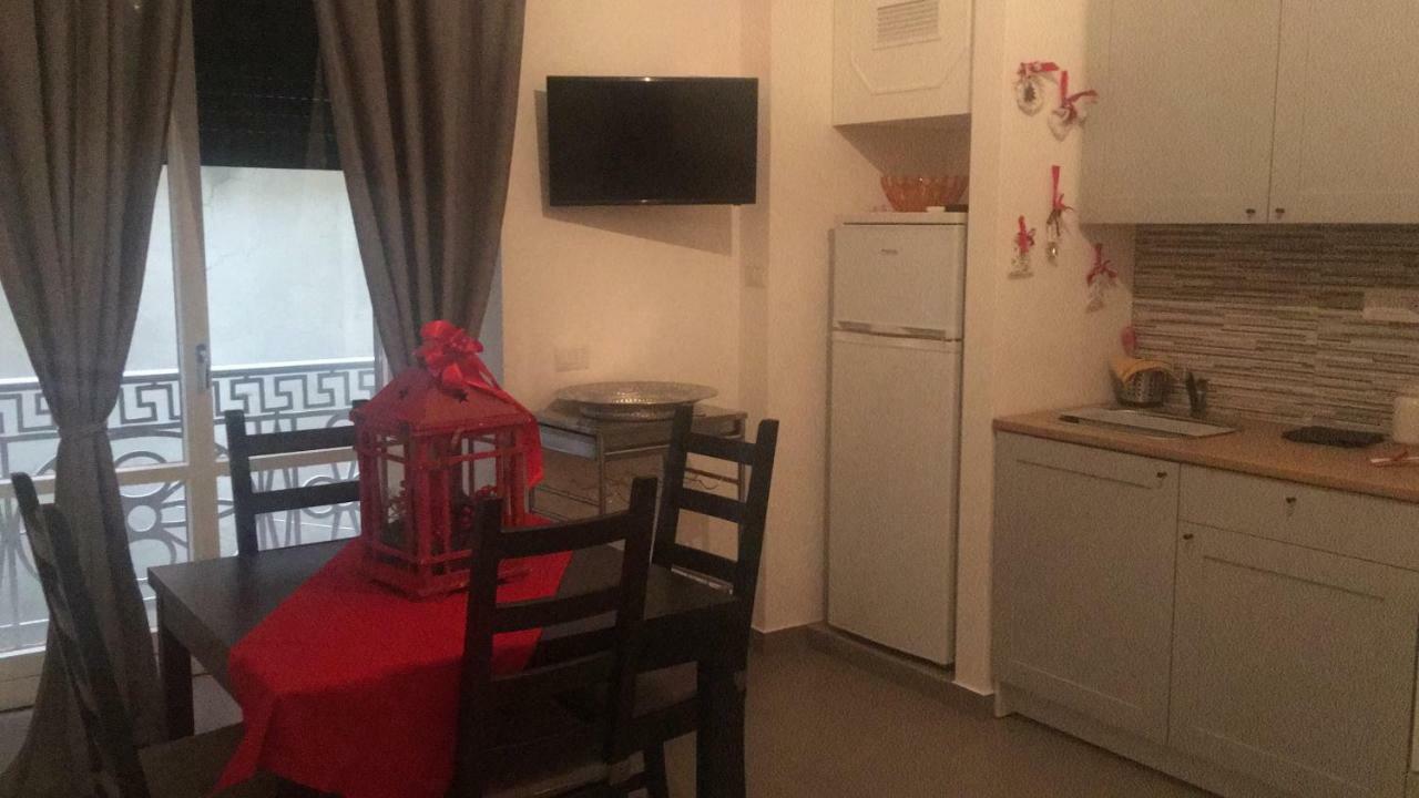 Casa Vacanza "Al Vicolo Delle Colonne" Σαλέρνο Εξωτερικό φωτογραφία