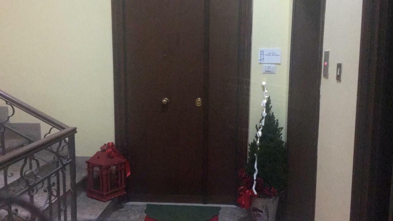 Casa Vacanza "Al Vicolo Delle Colonne" Σαλέρνο Εξωτερικό φωτογραφία
