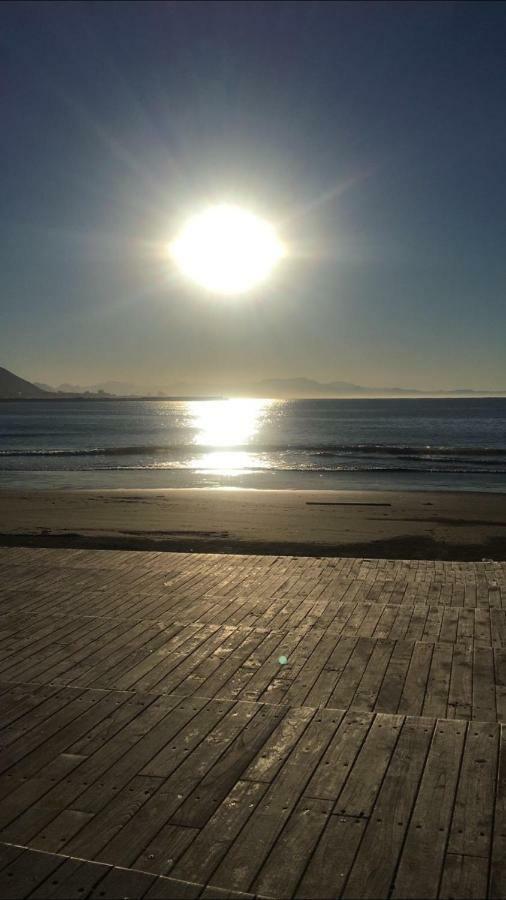 Casa Vacanza "Al Vicolo Delle Colonne" Σαλέρνο Εξωτερικό φωτογραφία