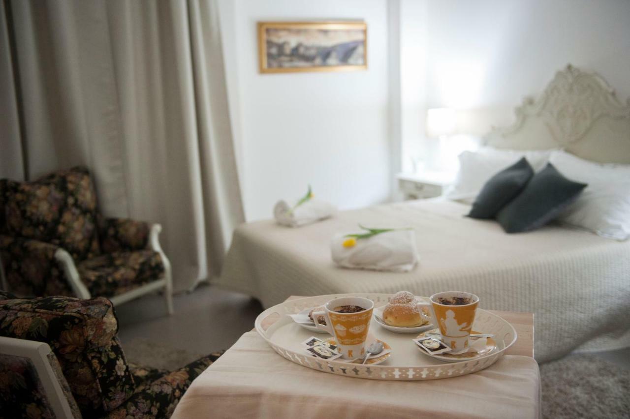 Casa Vacanza "Al Vicolo Delle Colonne" Σαλέρνο Εξωτερικό φωτογραφία