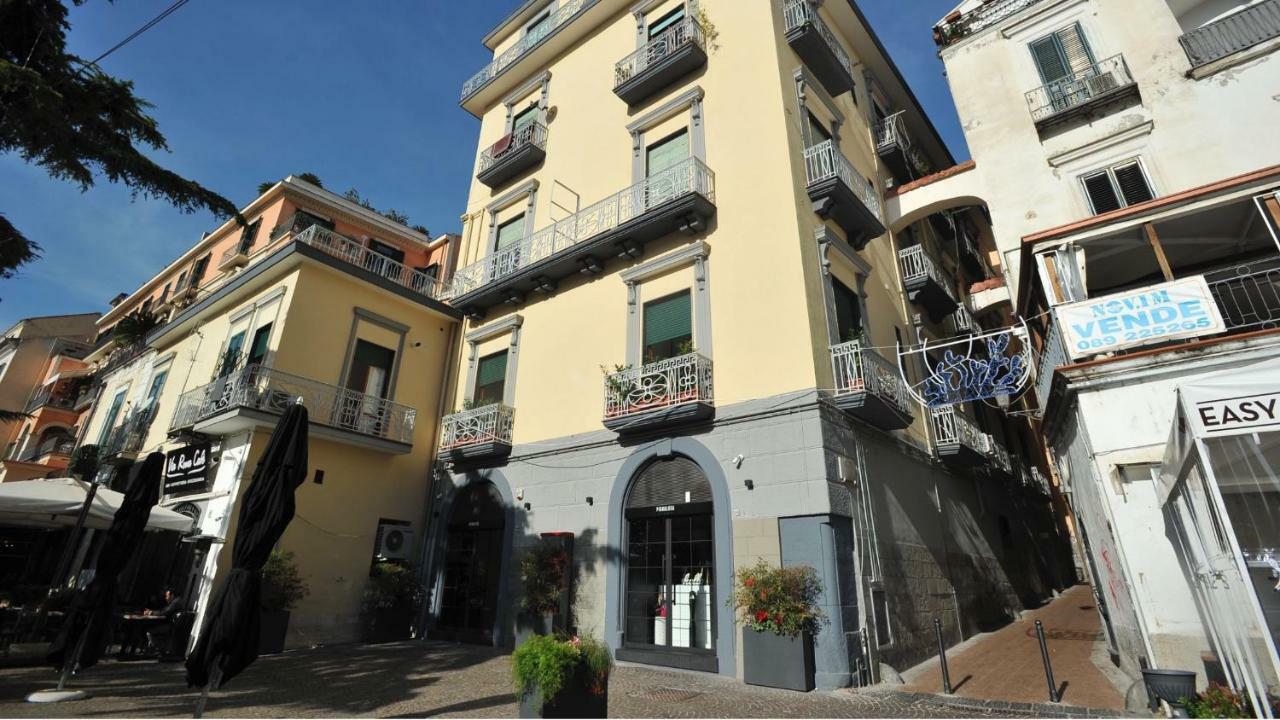 Casa Vacanza "Al Vicolo Delle Colonne" Σαλέρνο Εξωτερικό φωτογραφία