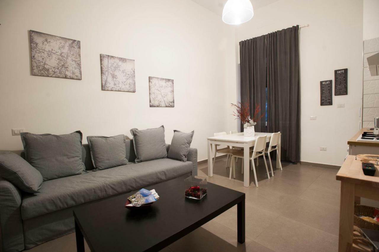 Casa Vacanza "Al Vicolo Delle Colonne" Σαλέρνο Εξωτερικό φωτογραφία