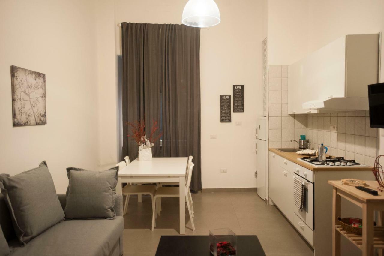 Casa Vacanza "Al Vicolo Delle Colonne" Σαλέρνο Εξωτερικό φωτογραφία